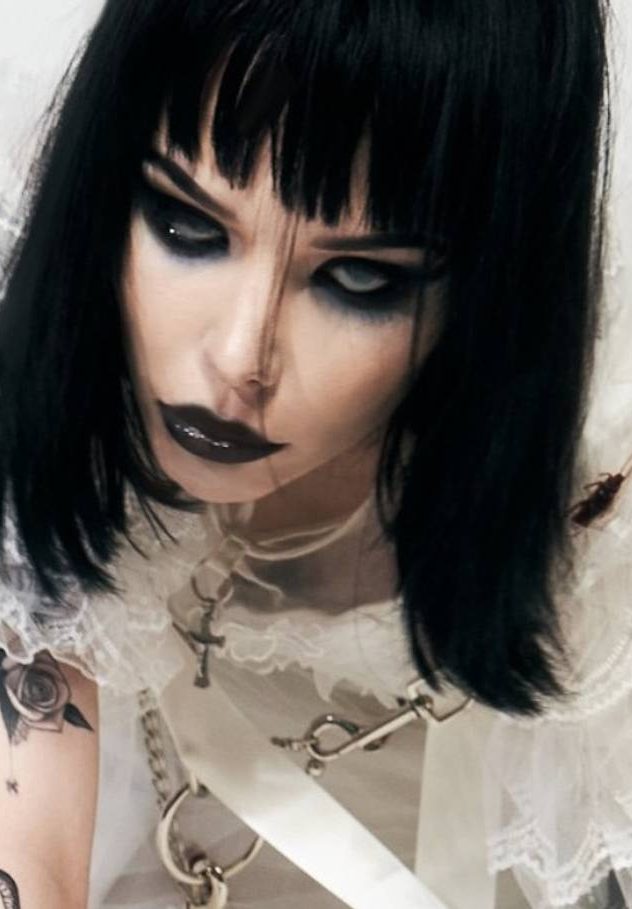Main picture of the page of the artist Alice Glass 